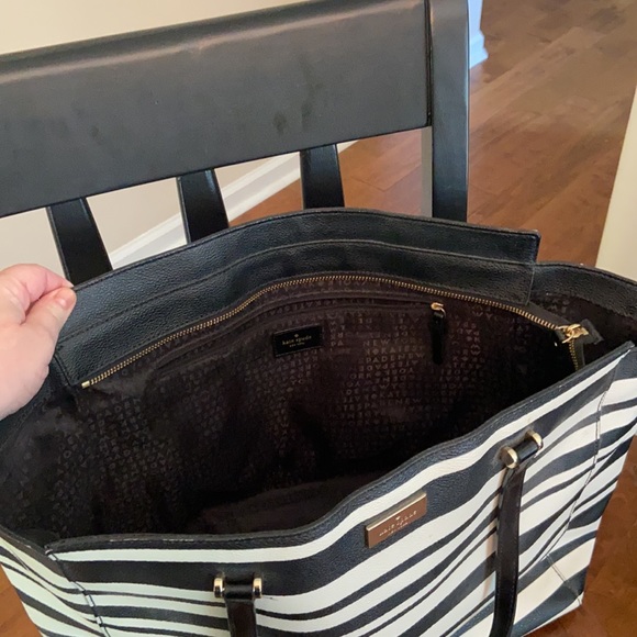 Kate spade large tote with matching wallet!! - Picture 9 of 10